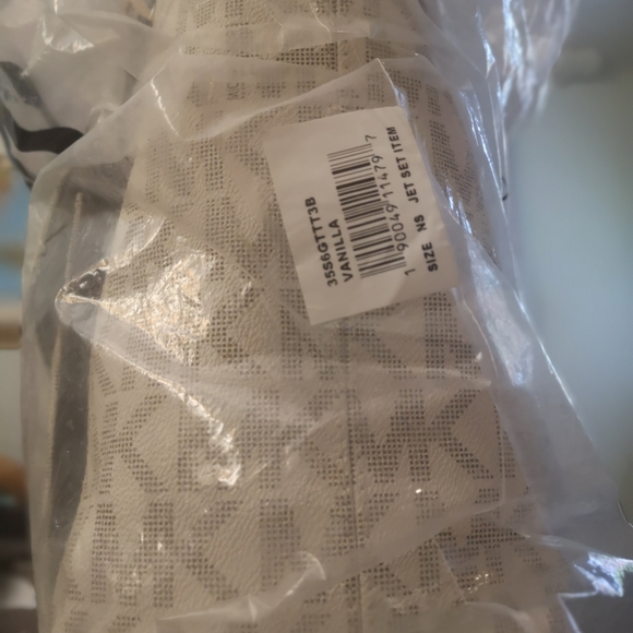 100% designer Authentic Micheal kors jet tote - Picture 2 of 16